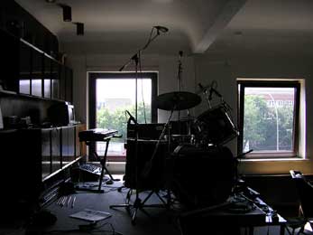 tonstudio-building-site-setup-drums.jpg